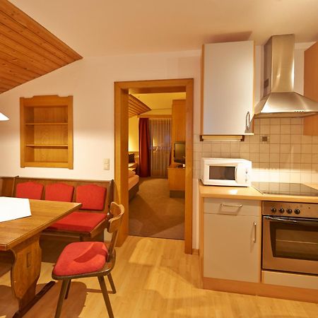 Apartments Neue Post Филцмос Стая снимка