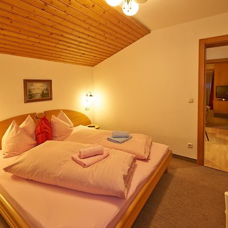 Apartments Neue Post Филцмос Стая снимка