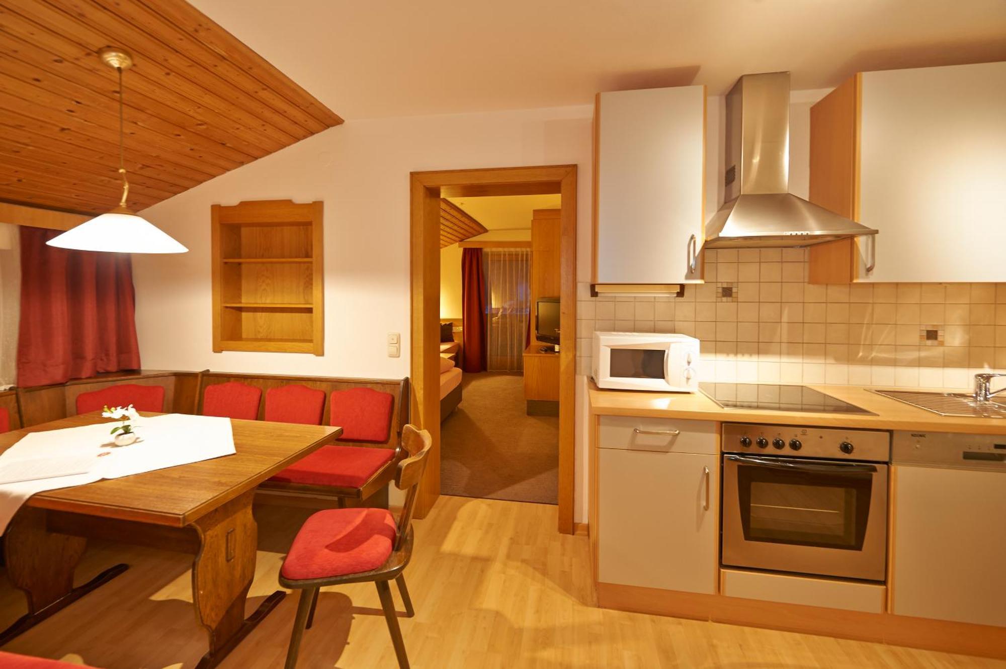 Apartments Neue Post Филцмос Стая снимка